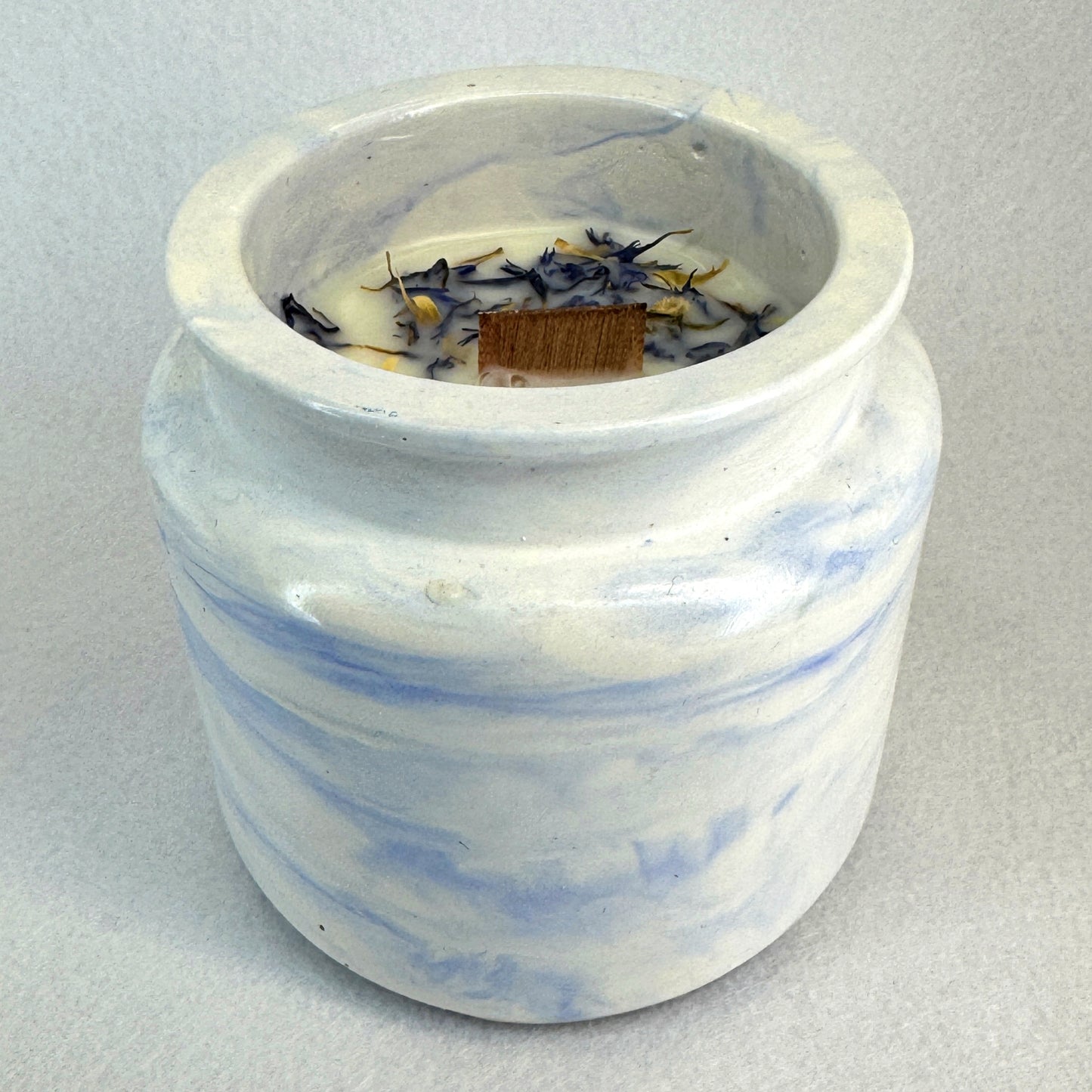 MÁRMOL BLANCO-AZUL - Vela Estándar con Tapa (90g)
