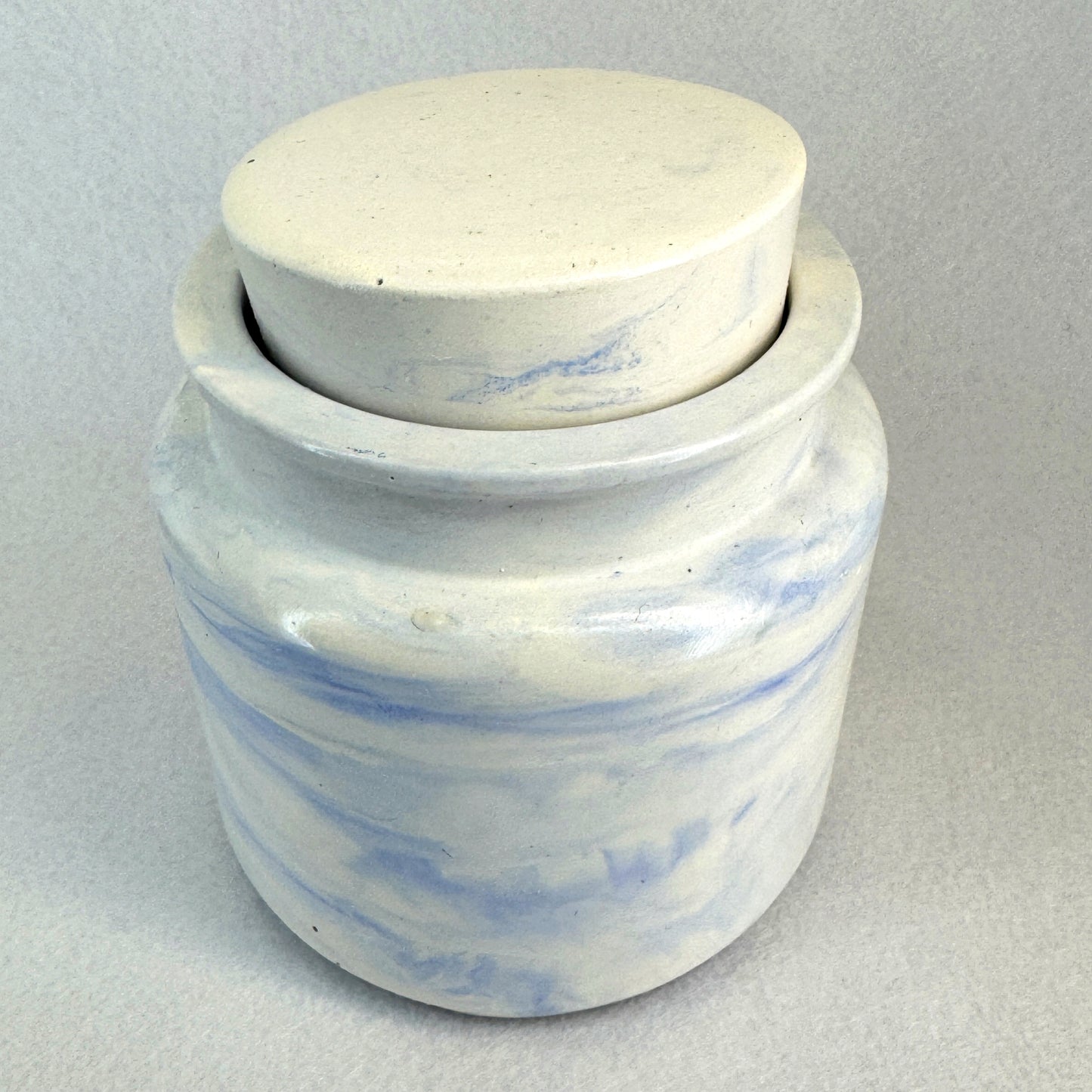MÁRMOL BLANCO-AZUL - Vela Estándar con Tapa (90g)