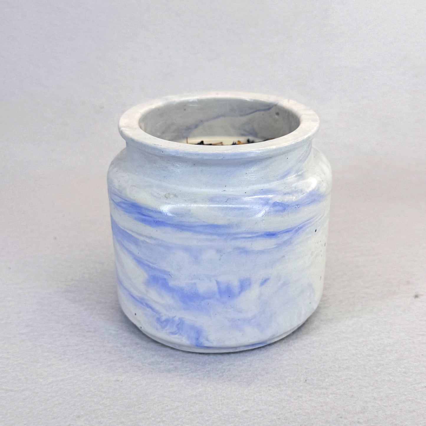 MÁRMOL BLANCO-AZUL - Vela Estándar con Tapa (90g)