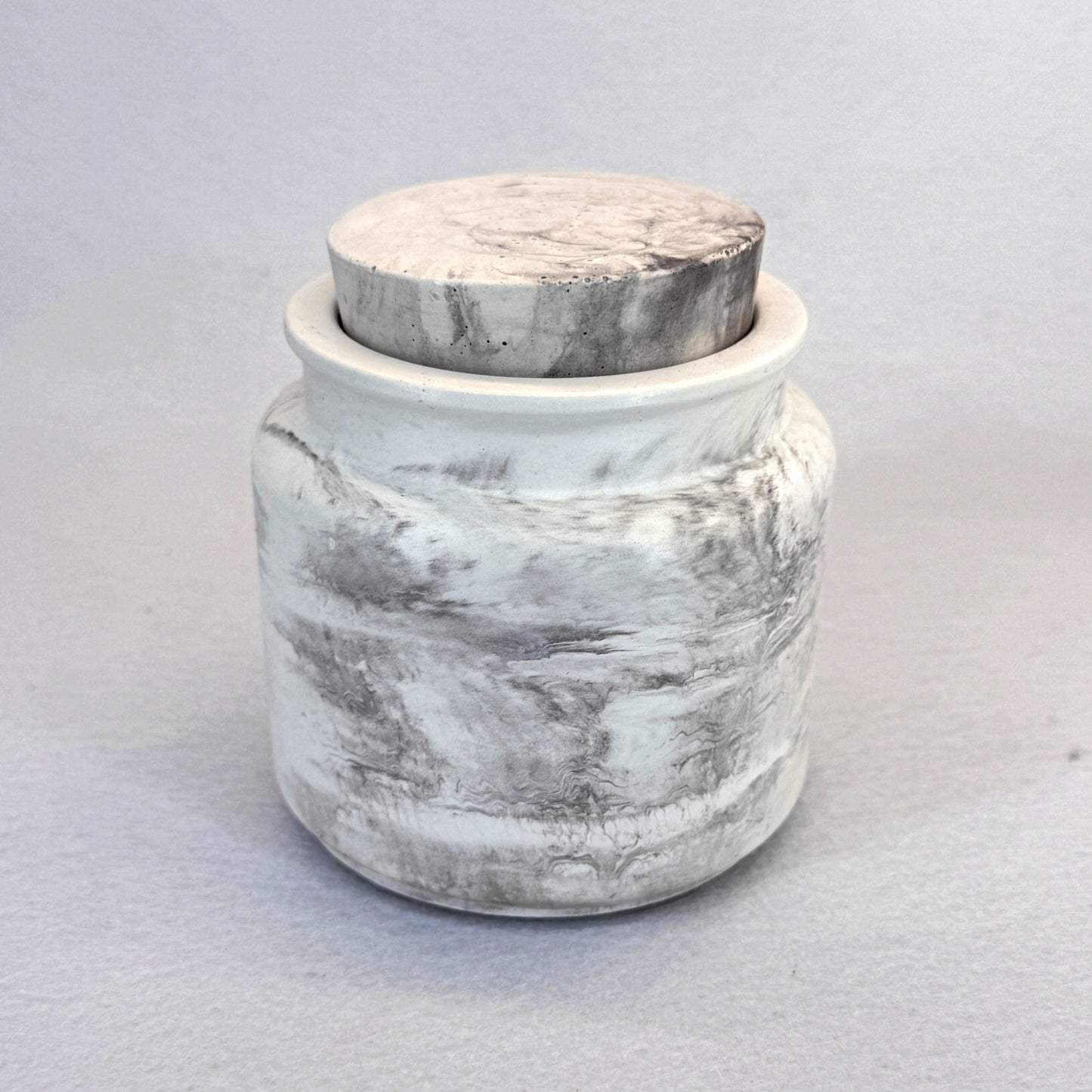 MÁRMOL BLANCO-GRIS - Vela Estándar con Tapa (90g)