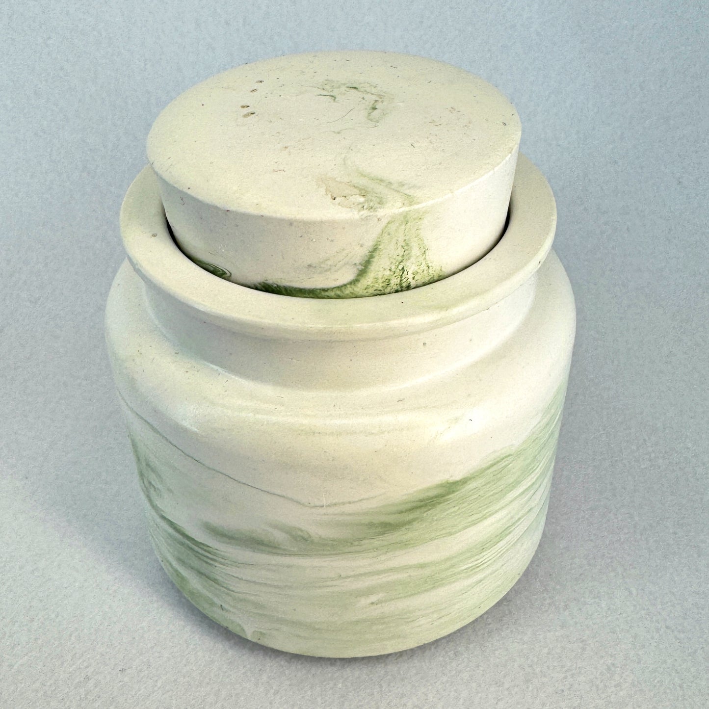 MÁRMOL BLANCO-VERDE - Vela Estándar con Tapa (90g)