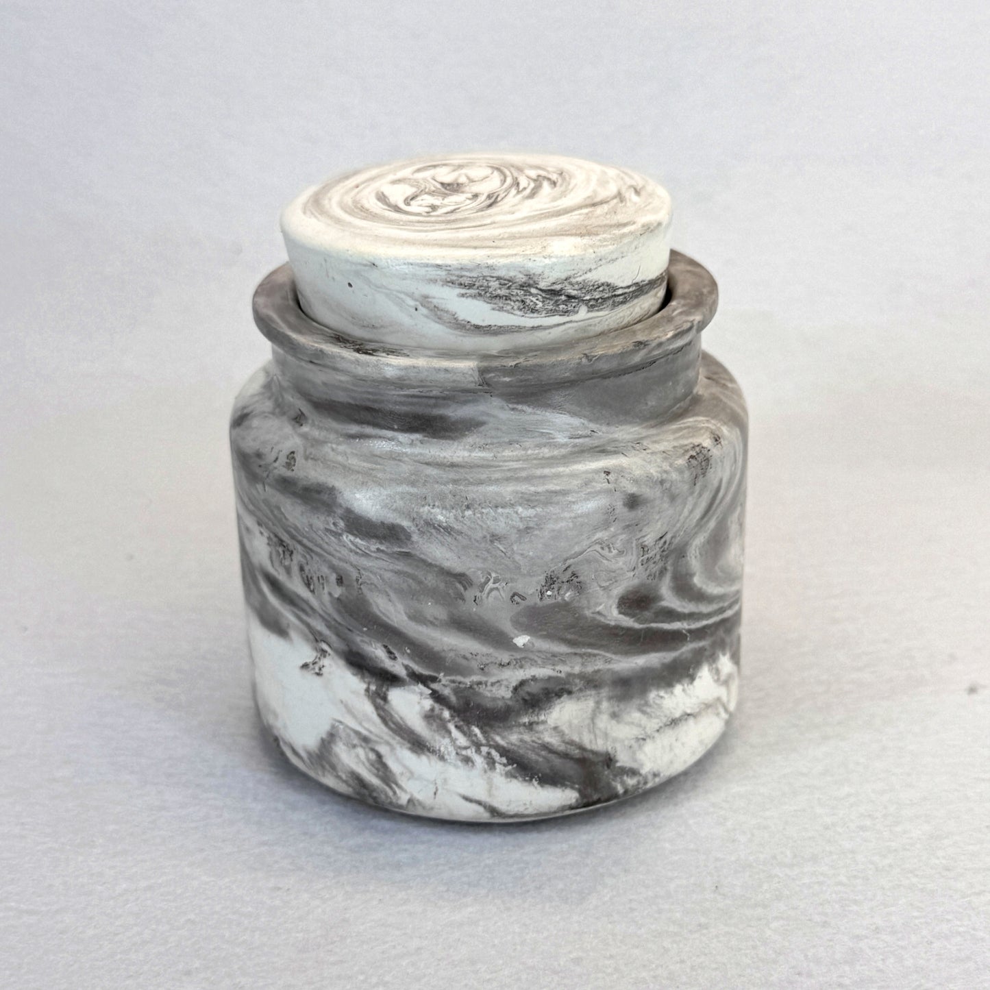 MÁRMOL MARRÓN-BLANCO - Vela Estándar con Tapa (90g)