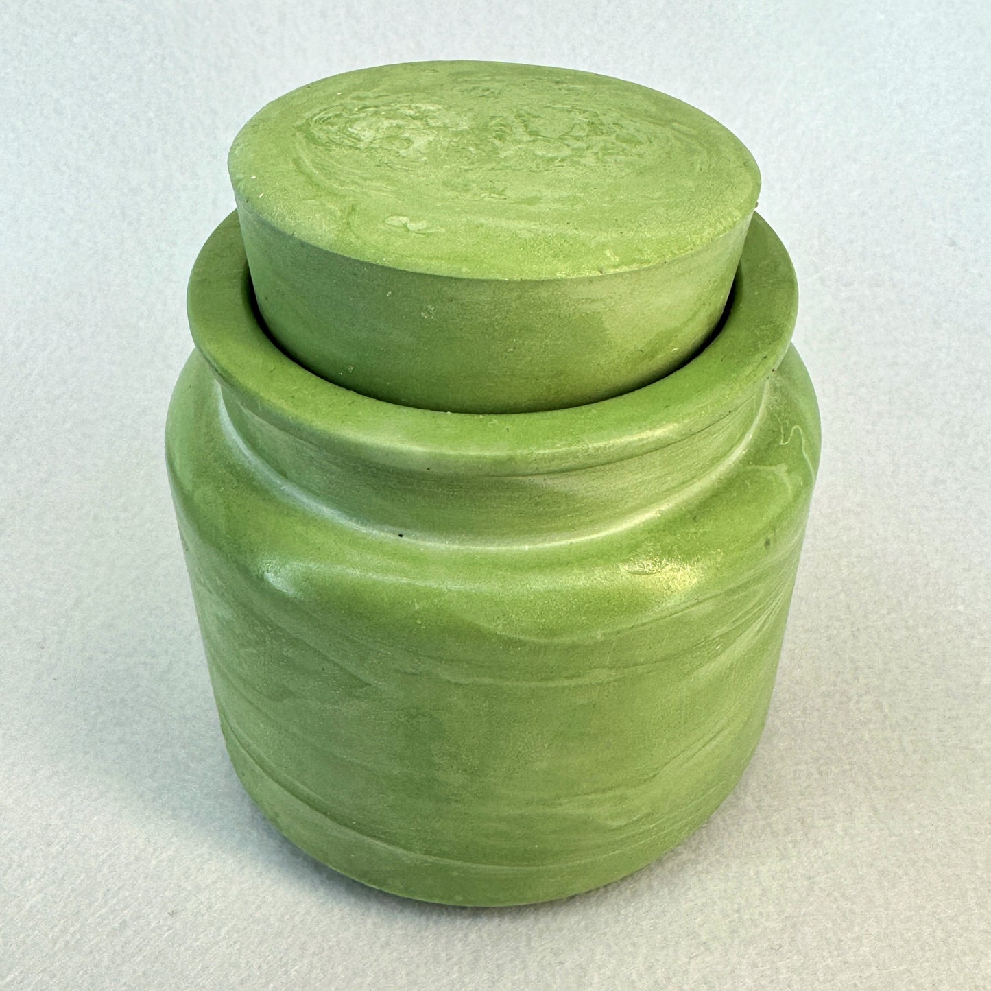 VERDE PASTEL - Vela Estándar con Tapa (90g)