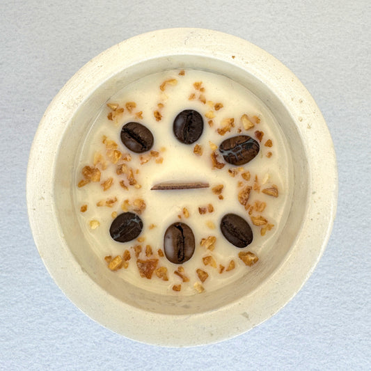 MÁRMOL BLANCO-AZUL - Vela Mediana (200g) - "Brownie Gourmet & Avellana Piamonte"