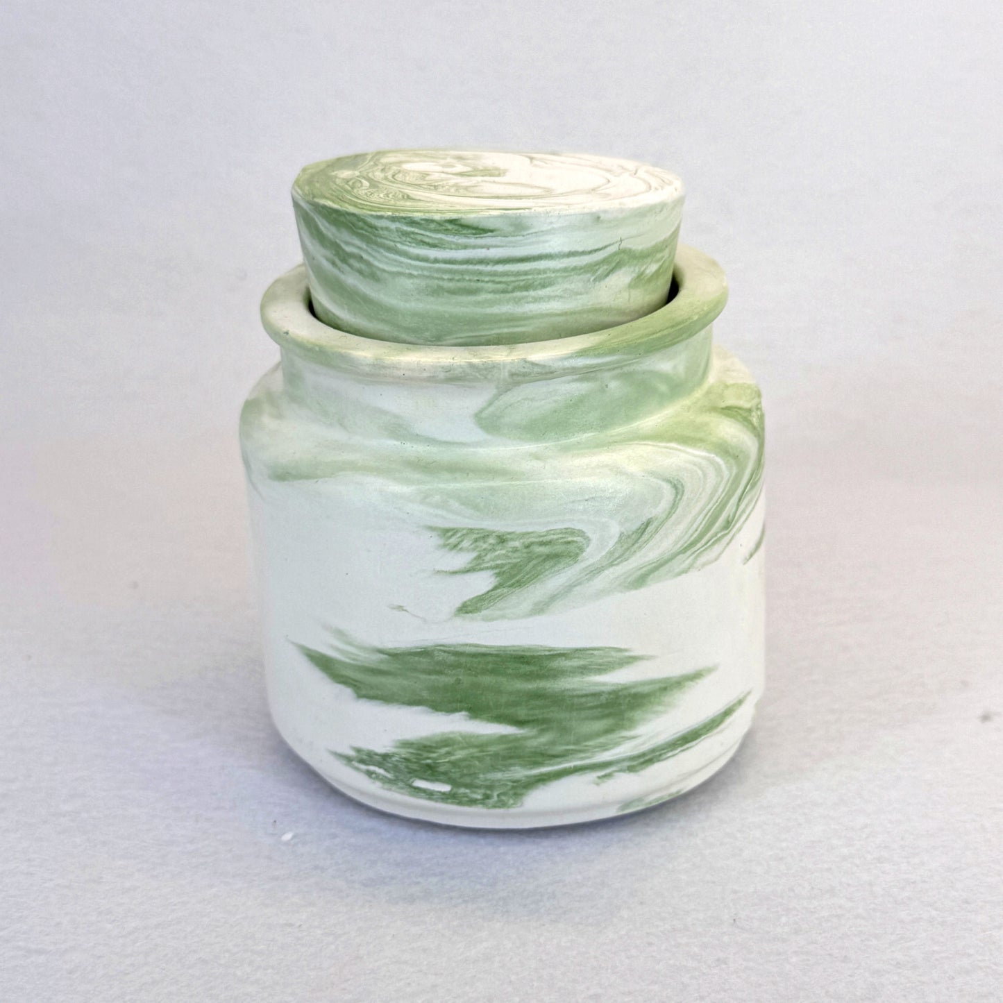 MÁRMOL BLANCO-VERDE - Vela Estándar con Tapa (90g) - "Capuccino"