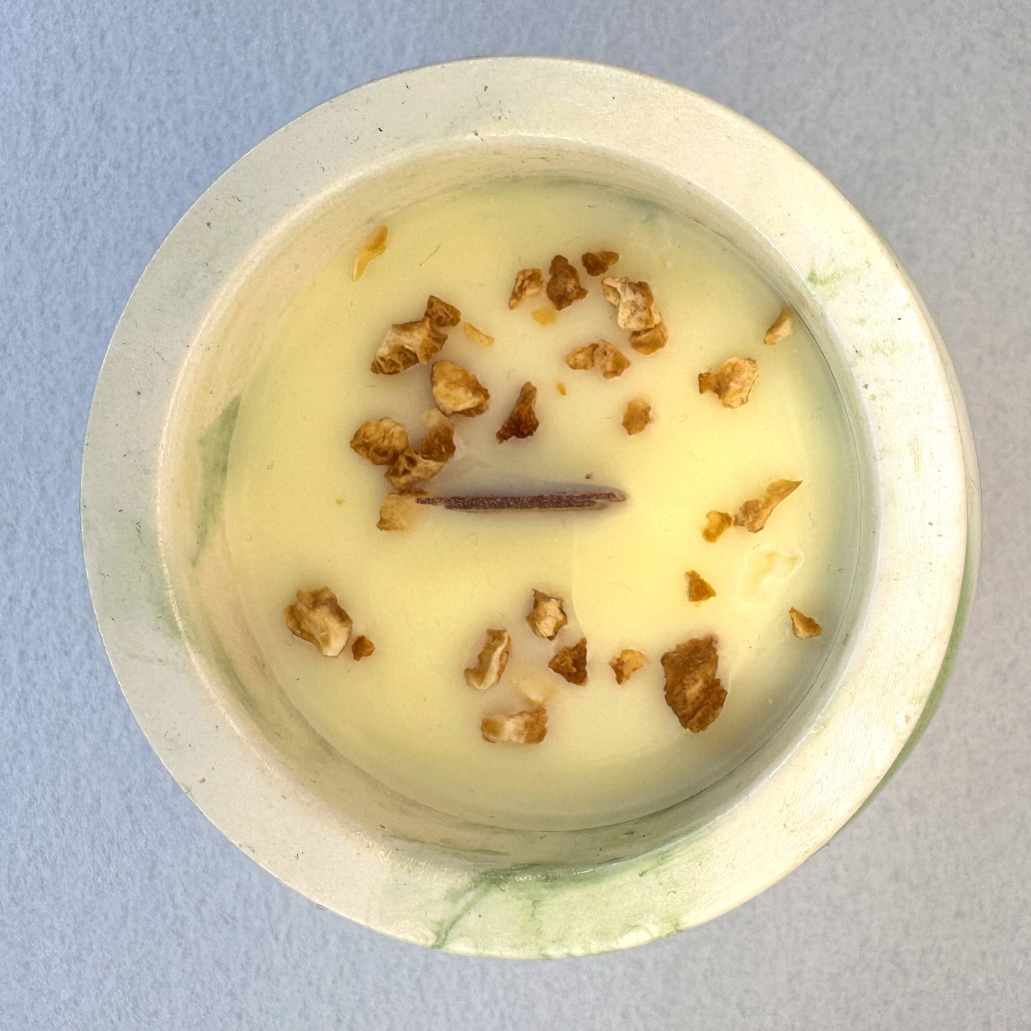 MÁRMOL BLANCO-VERDE - Vela Estándar con Tapa (90g) - "Capuccino"