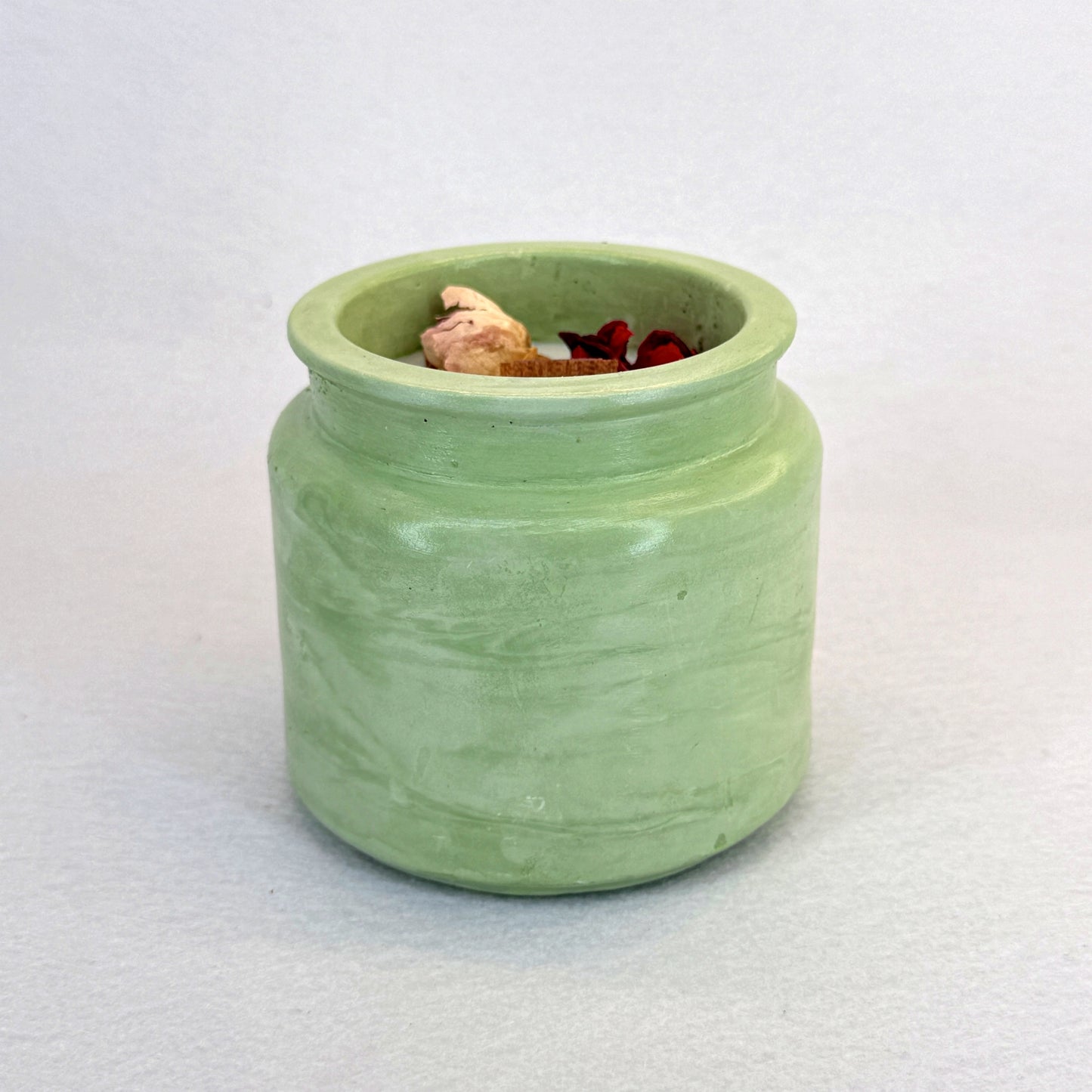 VERDE PASTEL - Vela Estándar con Tapa (90g) - "Coco Milk & Vainilla Tahití"