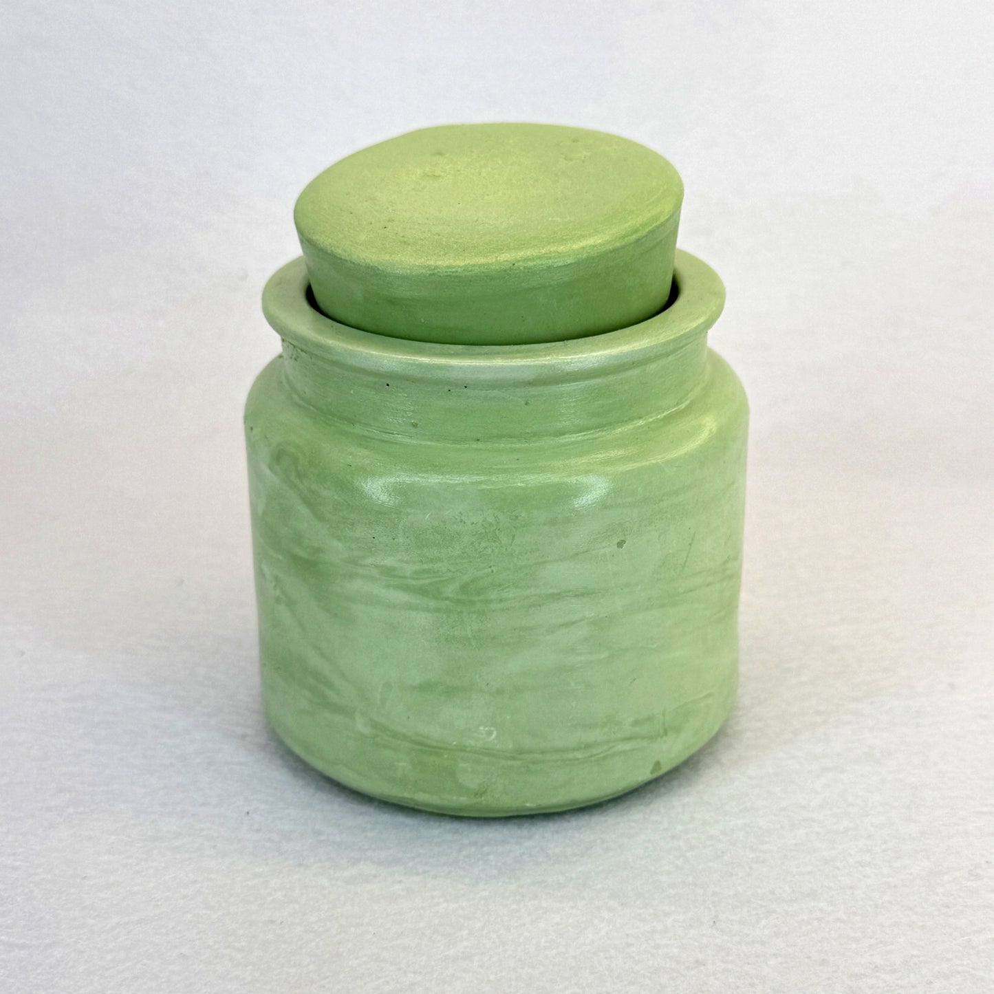 VERDE PASTEL - Vela Estándar con Tapa (90g) - "Coco Milk & Vainilla Tahití"