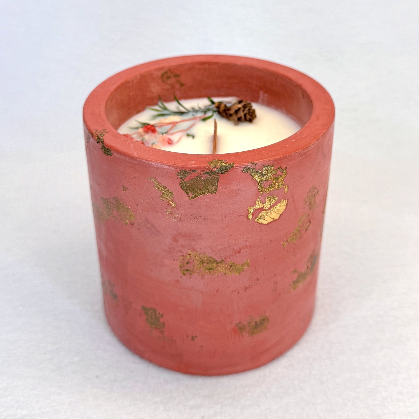 ROJO CON PAN DE ORO – Vela Exclusiva (250g) - "Eucalipto"