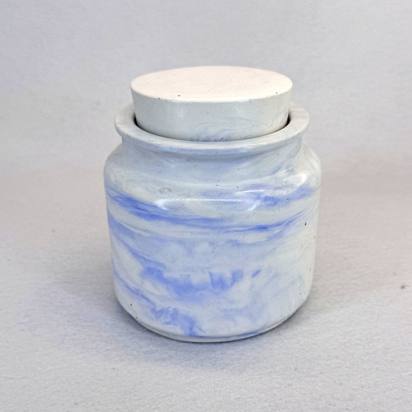 MÁRMOL BLANCO-AZUL - Vela Estándar con Tapa (90g)