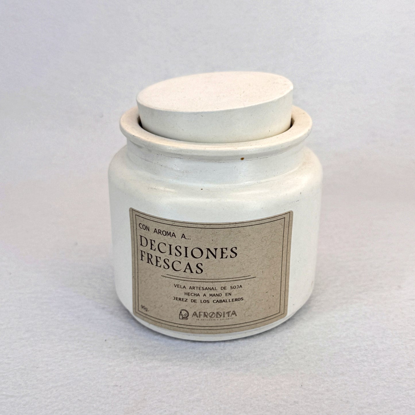 BLANCO - Vela Estándar con Tapa (90g) - “Con aroma a… DECISIONES FRESCAS” (Copy)