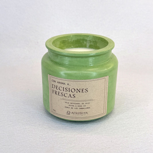 VERDE PASTEL - Vela Estándar con Tapa (90g) - “Con aroma a… DECISIONES FRESCAS”