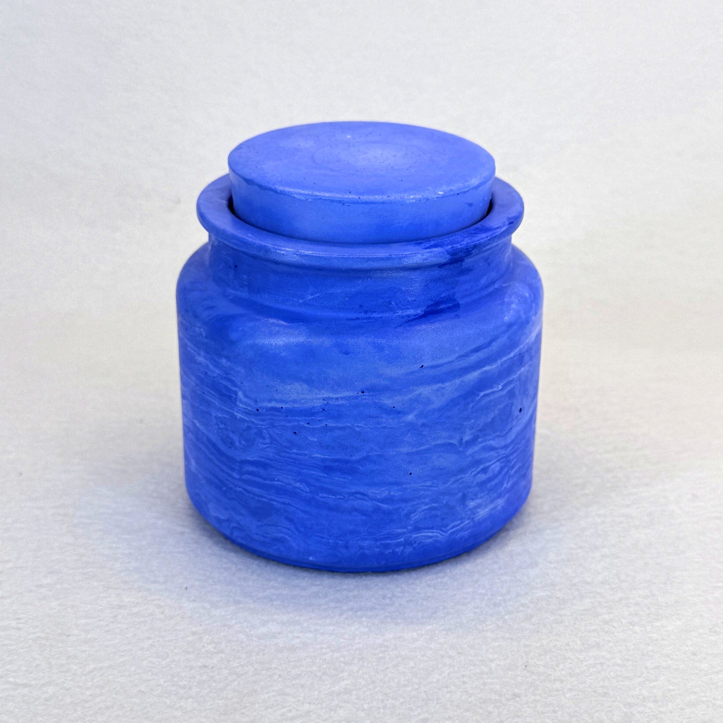 AZUL ELÉCTRICO - Vela Estándar con Tapa (90g) - "Vainilla"