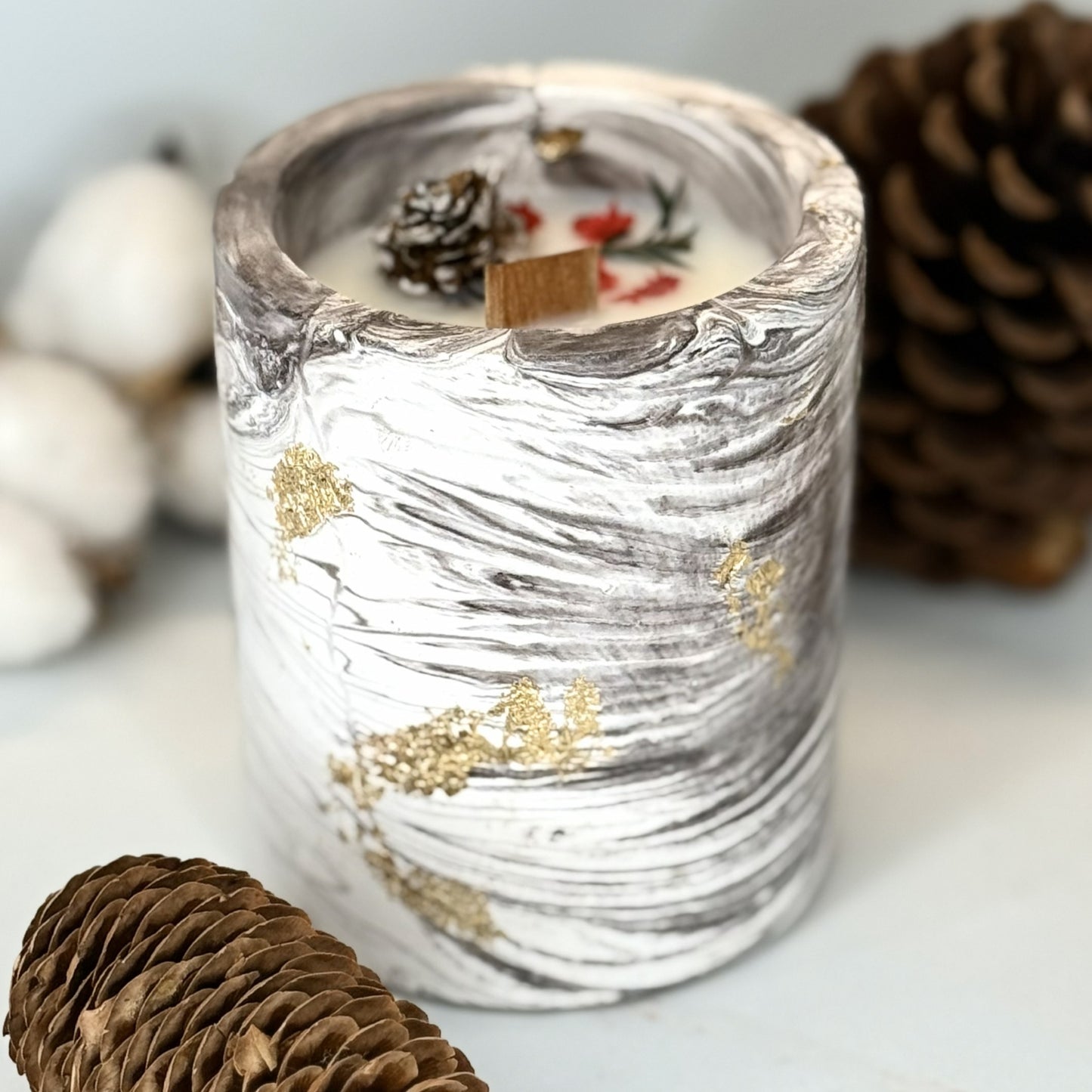 MÁRMOL BLANCO-GRIS con oro – Vela Aromática 200 g Navideña