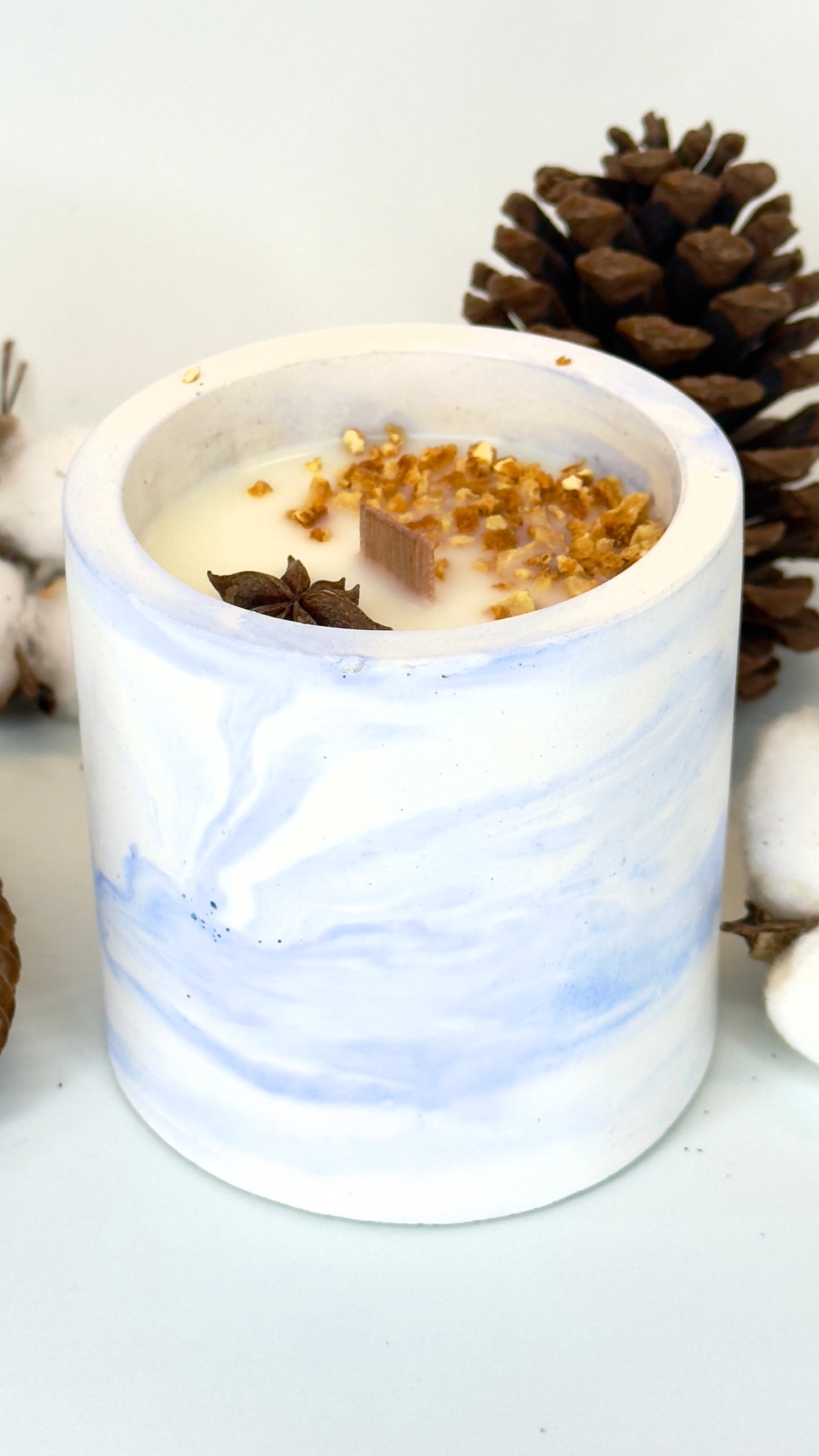 Vela Mármol Blanco-Azul – Aroma Vainilla & Coco artesanal