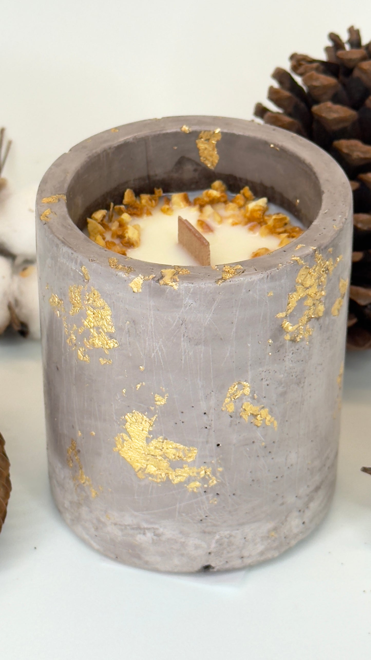 Vela Marrón Oro Navidad 2025 – Bergamota cítrica artesanal