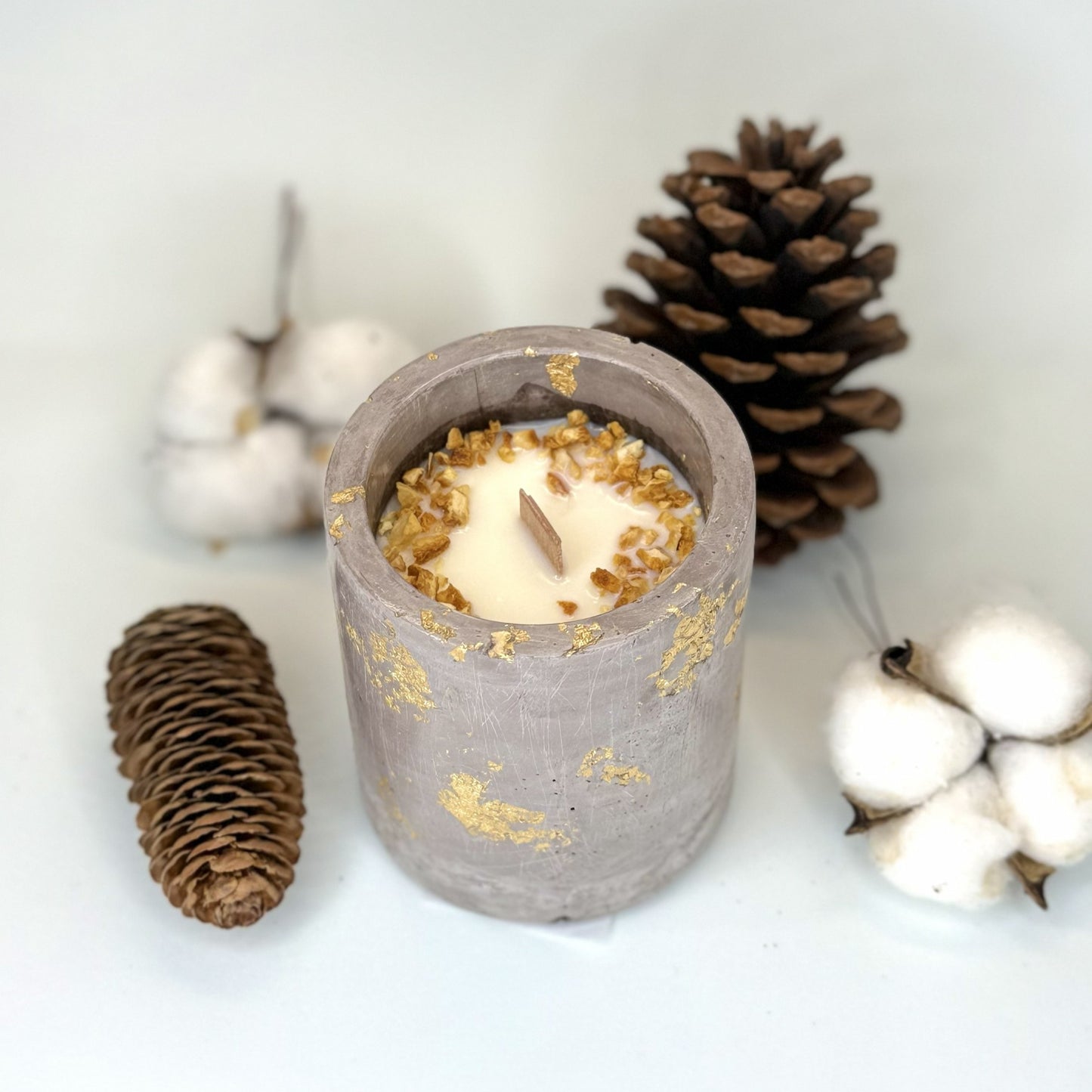 Vela Marrón Oro Navidad 2025 – Bergamota cítrica artesanal