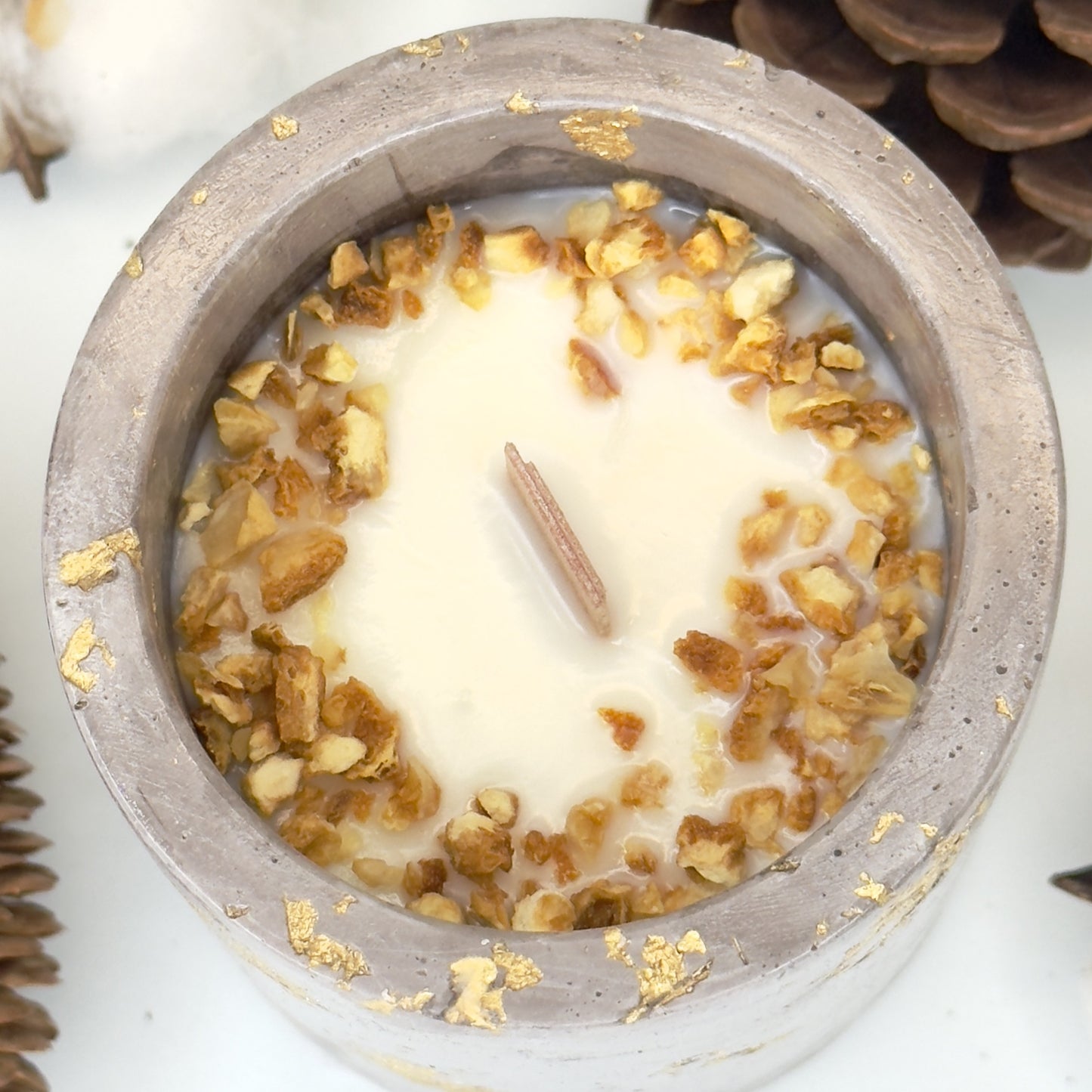 Vela Marrón Oro Navidad 2025 – Bergamota cítrica artesanal